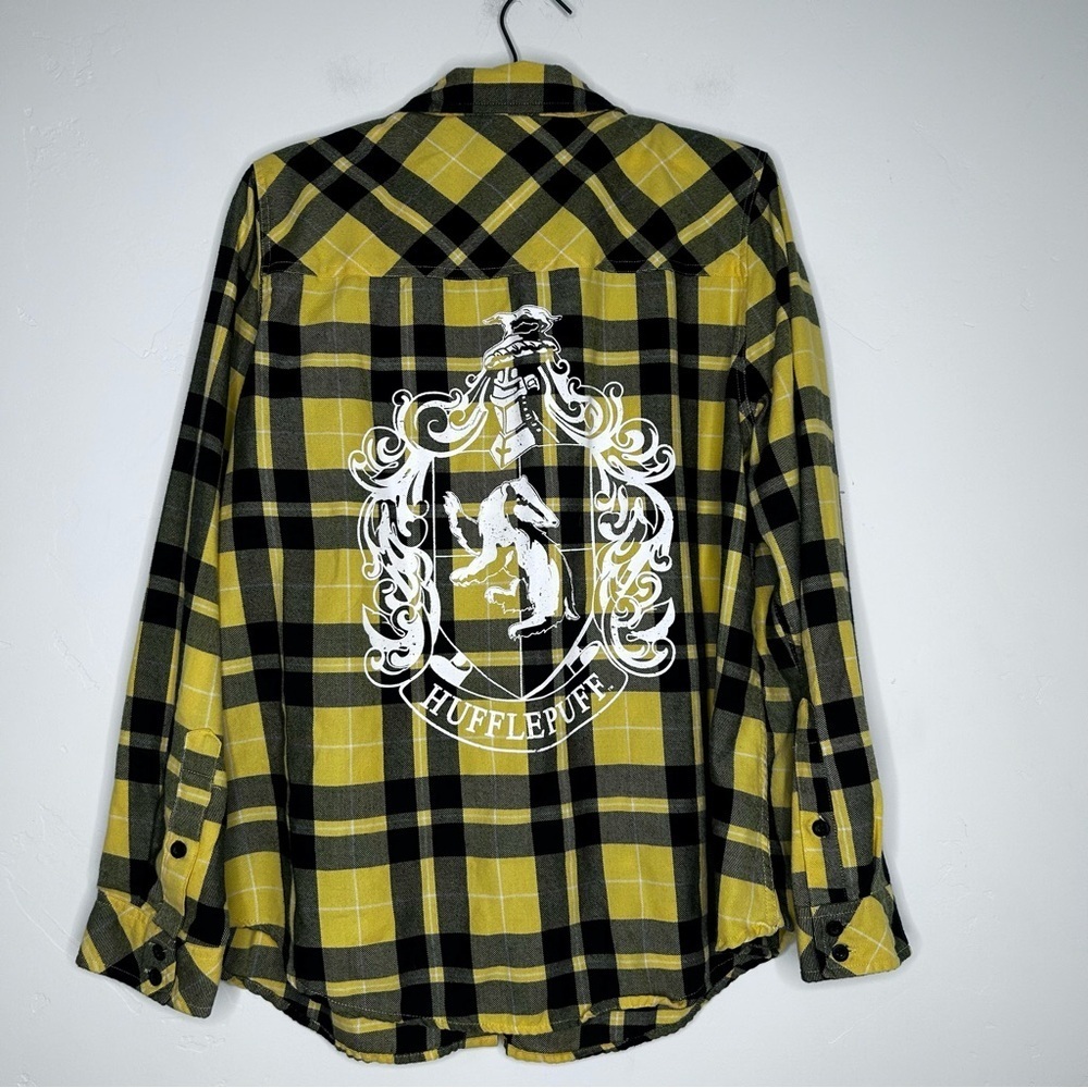 Hot Topic Harry Potter Hufflepuff Yellow and Black Plaid Button Up Shirt Small - Picture 2 of 12